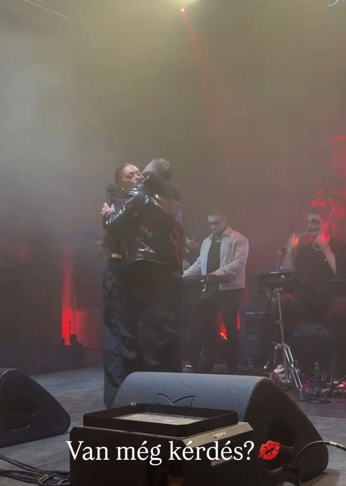 L.L. Junior és Frey Timi csók