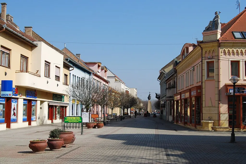 Mohács jellegzetes, kisvárosi épületei hangulatos városképet kínálnak a településnek, ahová nemcsak busójárás idején érdemes ellátogatni. 