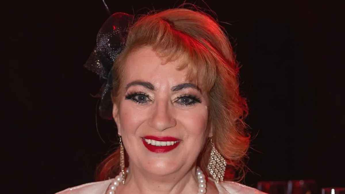 Mély dekoltázs, kivillanó combok: nem hiszed el, milyen ruhában látták Kiszel Tündét!