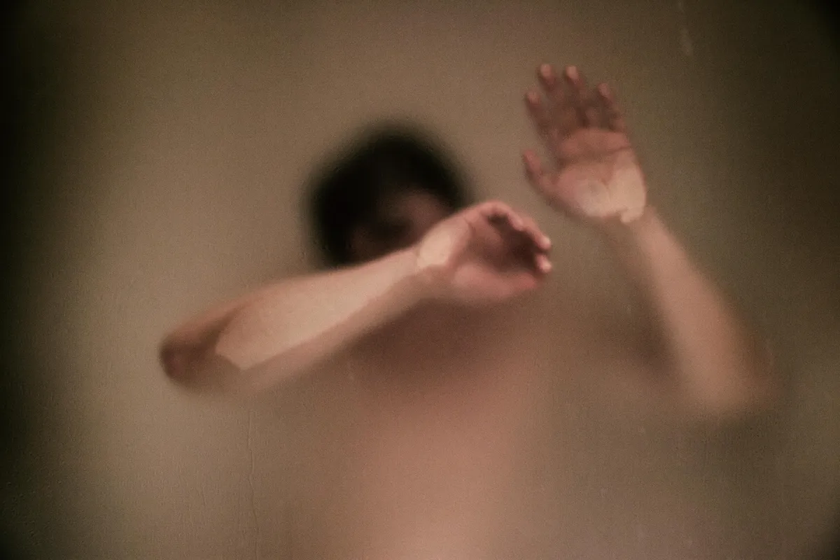 A gőzkabinban kezdte el fogdosni a tinifiút