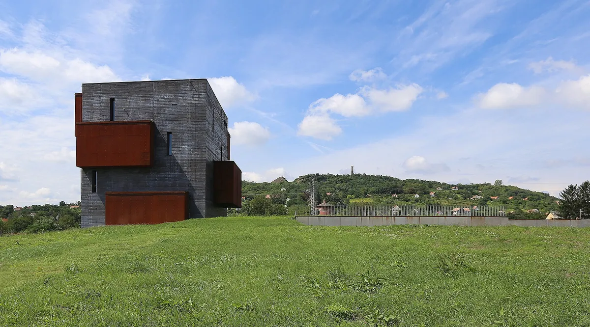 A Ság-hegyi Vulkánpark épülete