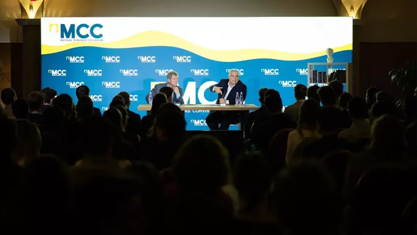 Ezt nem láttuk jönni: Orbán Viktor visszaült az iskolapadba – fotó