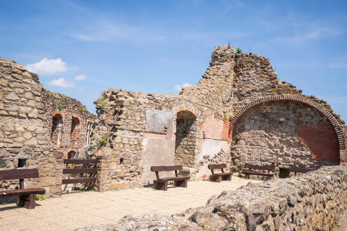 Kvízben szereplő magyar vár romjai