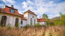 Értékes kincseket hagytak hátra az elfeledett, felvidéki kastélyban – Galéria