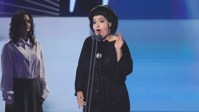 Az aranytorkú katalán díva, Montserrat Caballé bőrébe bújva eresztette ki a hangját Dér Heni. 