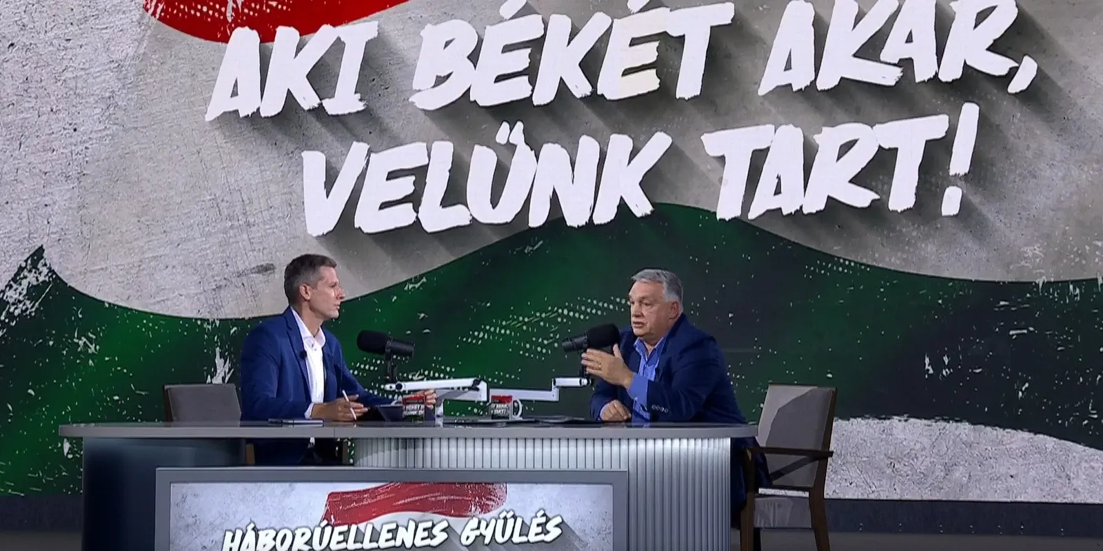 Orbán Viktor az első Háborúellenes Gyűlésen: Veszély van!