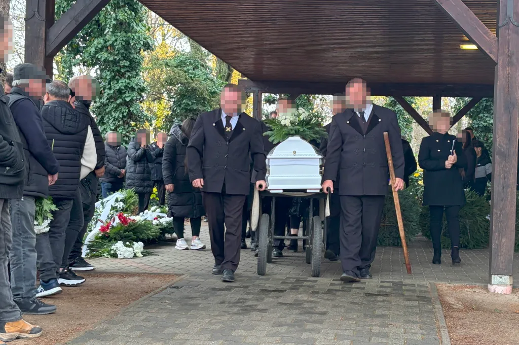 Vonat elé hajtó srác temetése 2025_11_17
Temetés Szentmártonkátán