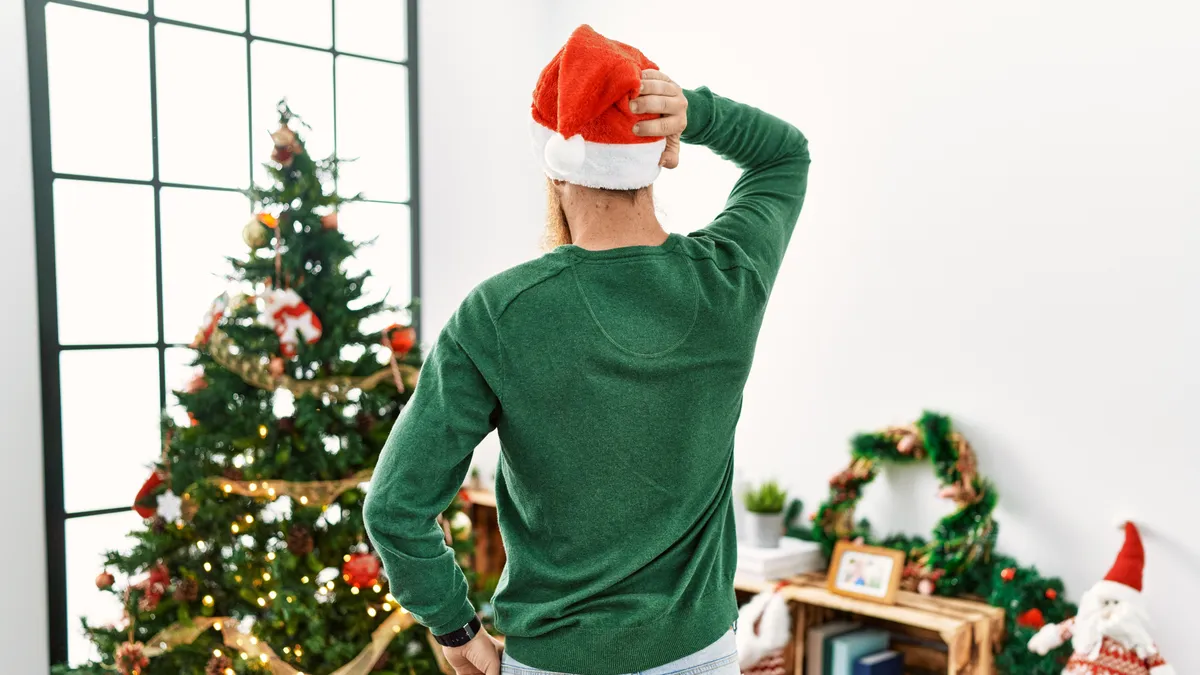 karácsonyi csomagok a fa alatt