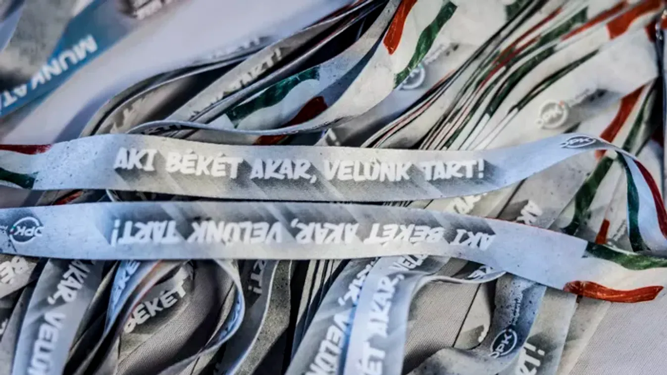 Háborúellenes Gyűlés: máris nagy a tömeg Győrben - Fotók