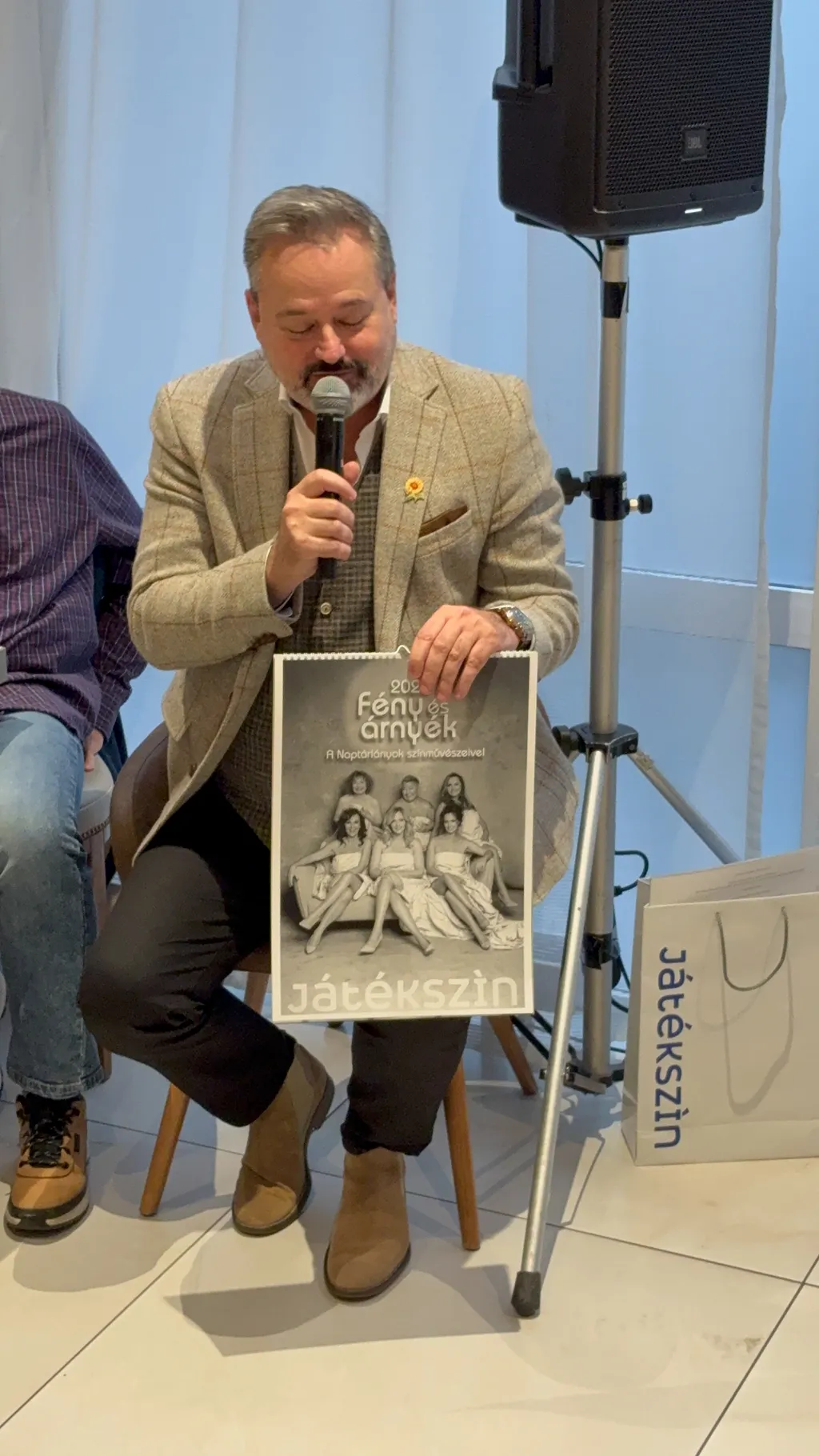 20251125 Budapest 
A Naptárlányok című színdarab sajtótájékoztatója 
A képen: Bank Tamás 
fotó: Gábor Zoltán (GZ) 
MW Bulvár