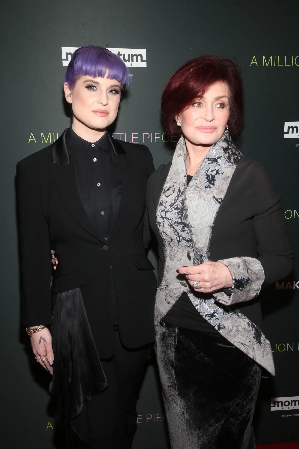 Kelly Osbourne apja halála utáni hetekben képtelen volt egyedül hagyni anyját, Sharon Osbourne-t