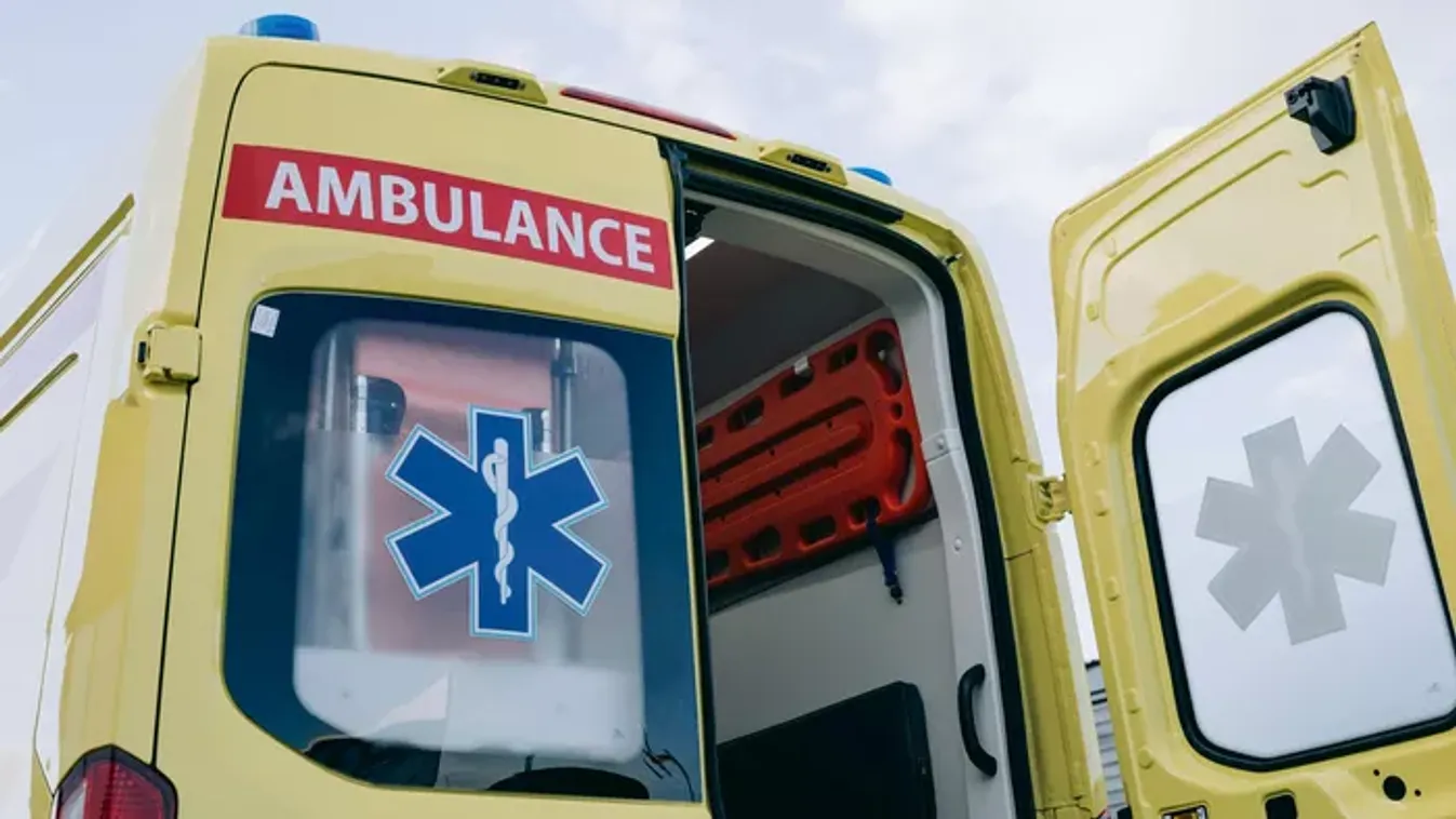 Kiderült, ki halt meg a mentőben a hétvégi baleset után