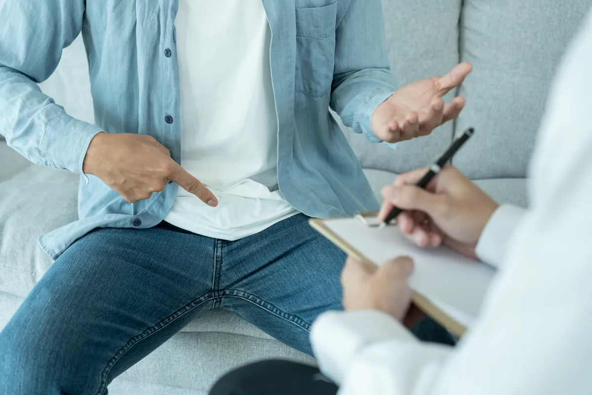 merevedési zavar miatt kereste fel a férfi az orvosát.