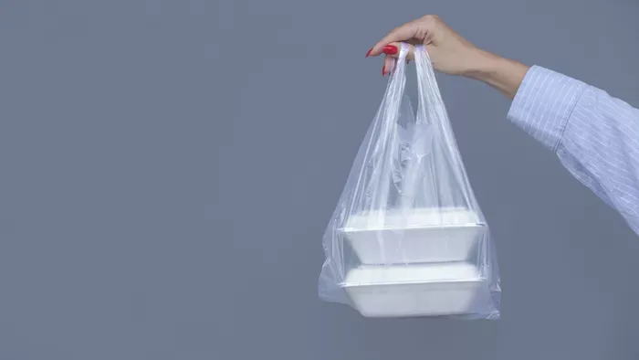 Rendelsz házhoz kaját? Így mérgezed magad mikroműanyagokkal
