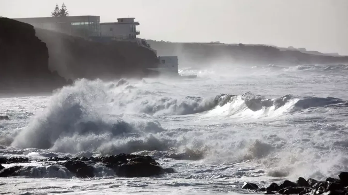 „Félelmetesek voltak a 4-5 méteres hullámok" - Máté egy hajón élte át a pusztító tenerifei vihart
