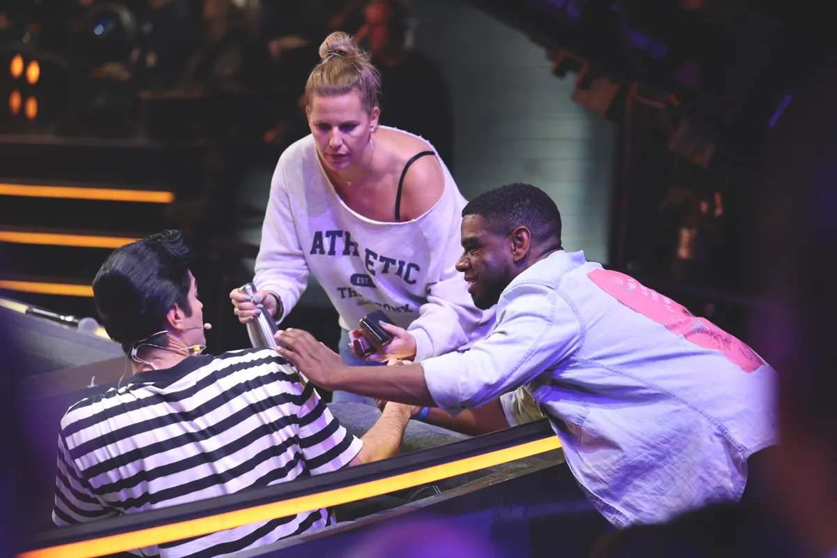 Freddie-t a Sztárban Sztár stábja próbálta vigasztalni.F