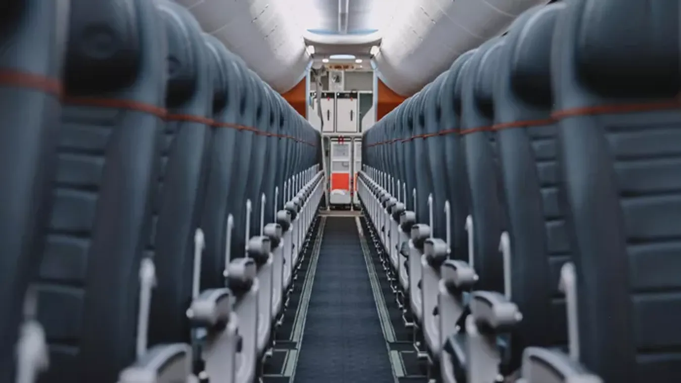 Több száz járatot töröltek - utasok ezrei ragadtak a repülőtereken