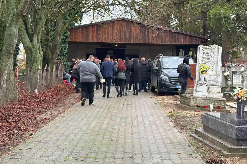 Vonat elé hajtó srác temetése 2025_11_17
Temetés Szentmártonkátán