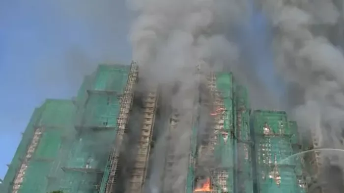 Most kaptuk a sokkoló felvételeket: három felhőkarcoló áll lángokban