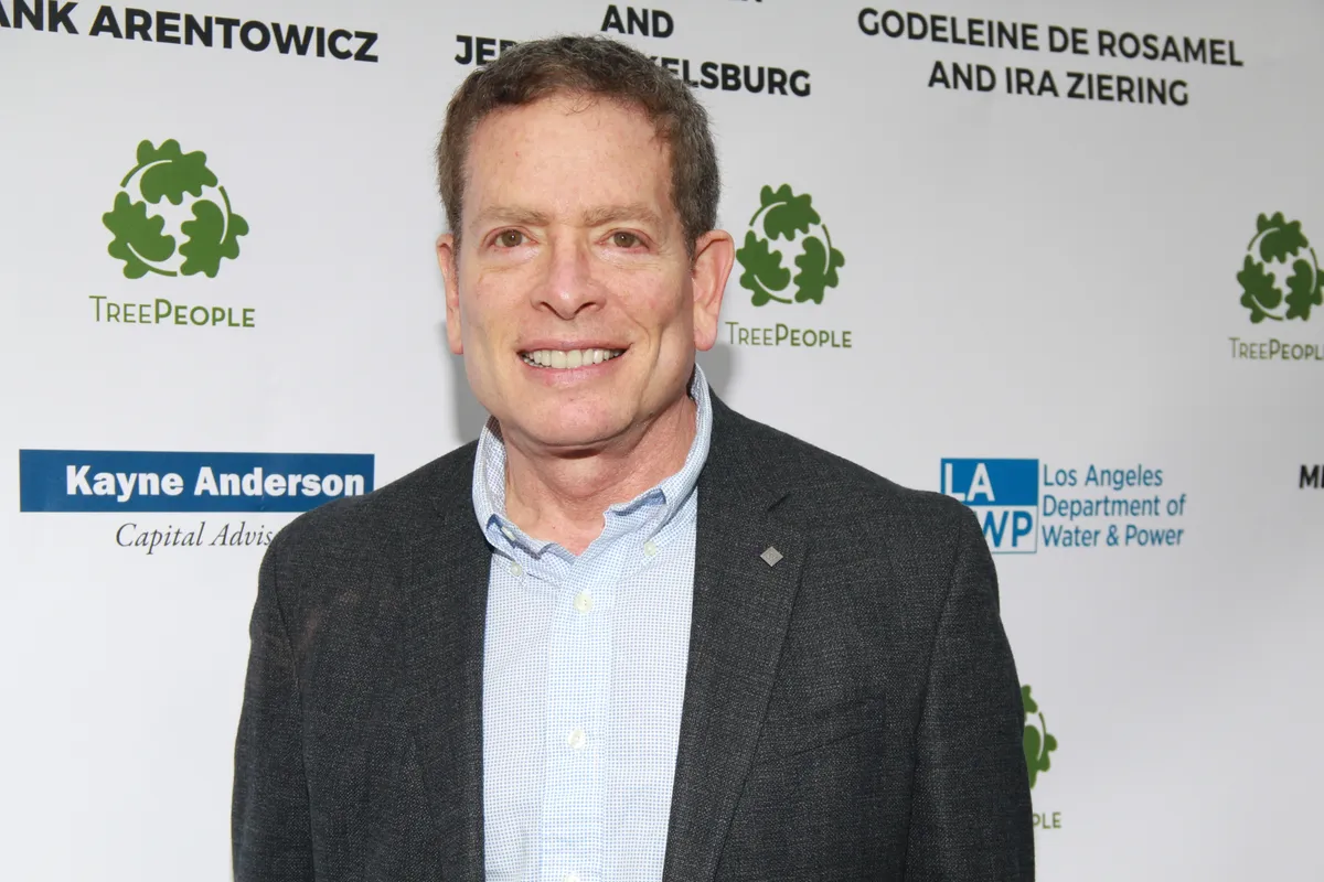 az eredeti Csupasz pisztoly rendezője, David Zucker