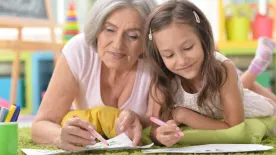 Ez az apró délutáni szokás képes akár 6,5 évvel lelassítani az agy öregedését