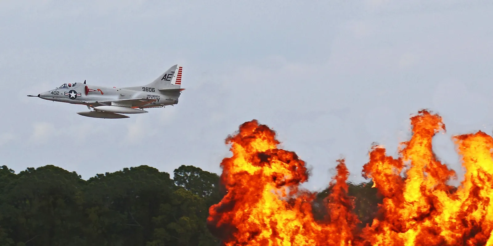 Robbanás történt a repülőténél, törölték a járatokat