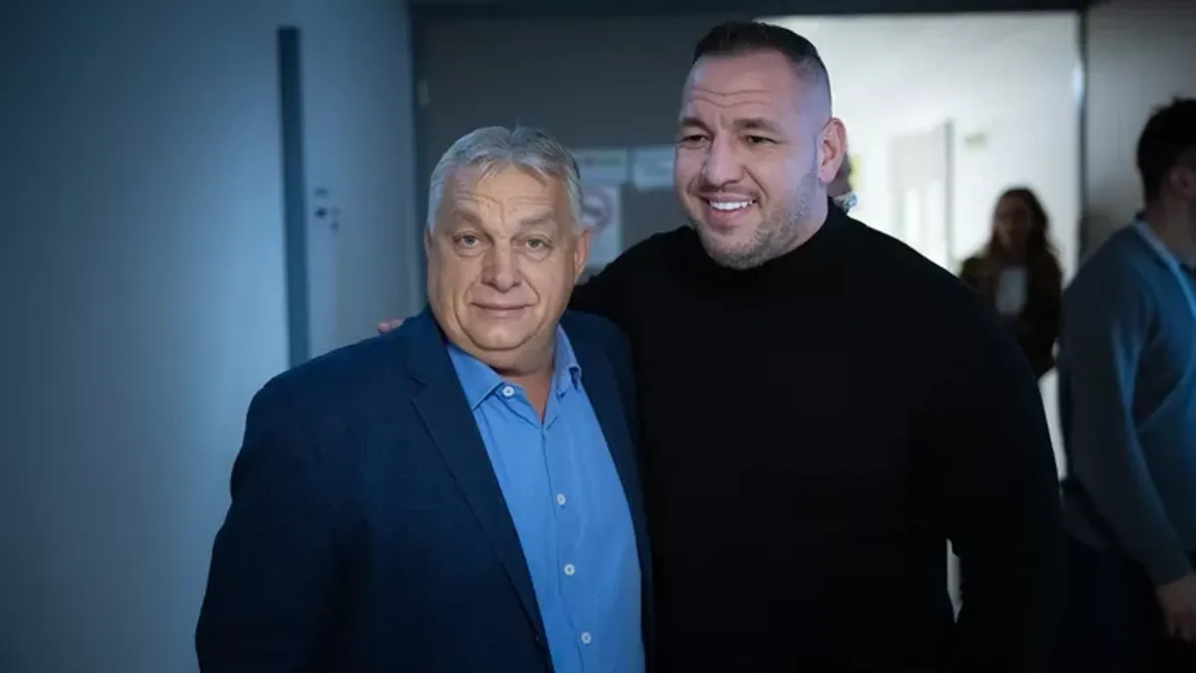 „Vigyen szél bárhova, a bölcsőmtől a síromig, büszke leszek mindig arra, bennem magyar vér folyik” – Orbán Viktort Curtis oldalán kapták lencsevégre