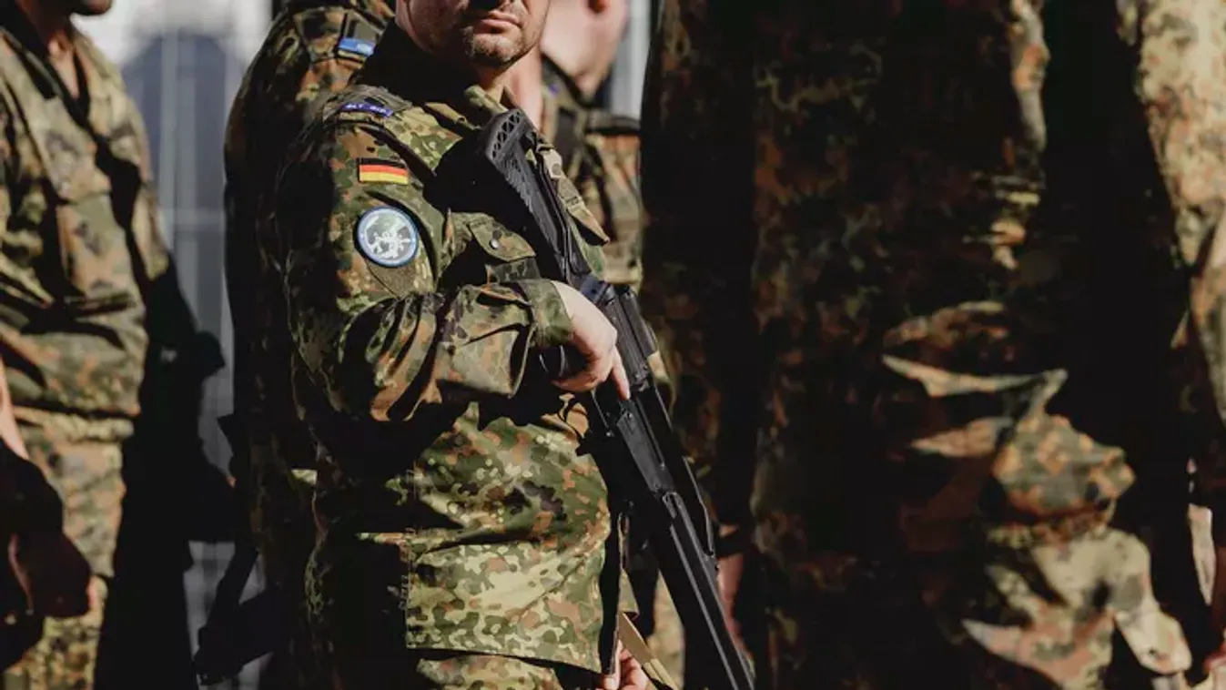 Győzött a háborús pszichózis Németországban: minden 18 éves férfit sorozni fognak