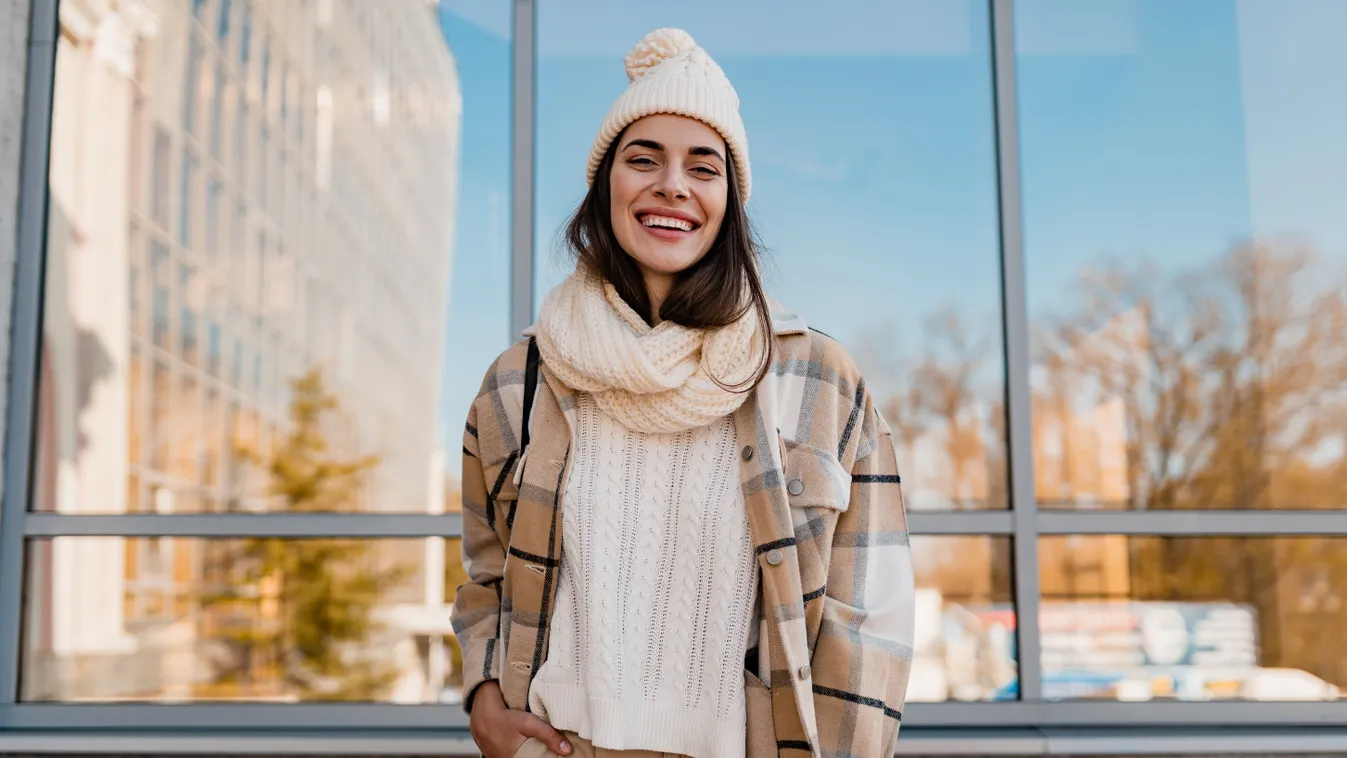 Nő divatos téli szettben