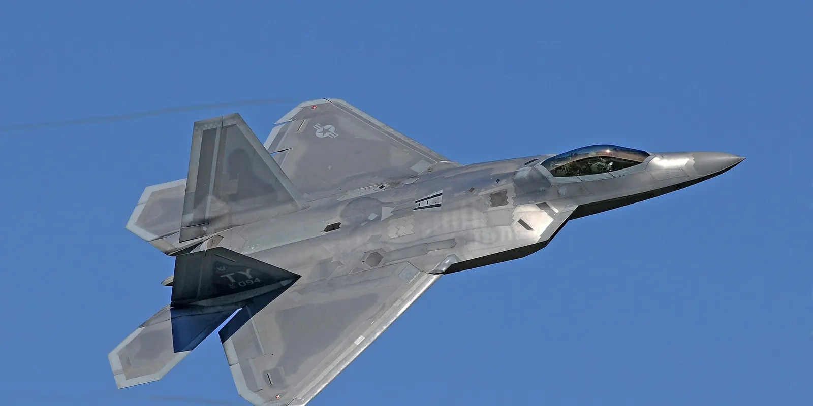 Lezuhant egy vadászgép, a teljes legénység meghalt