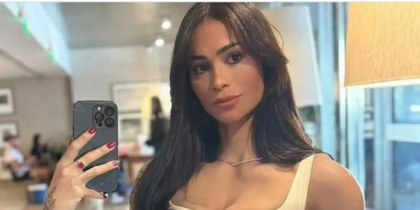 A mélybe zuhant a fiatal influencer, belehalt sérüléseibe