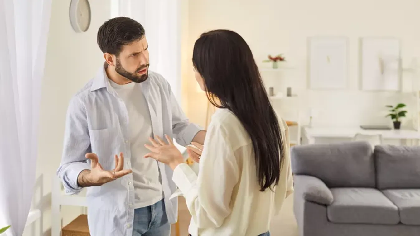 "A raktárban kaptam el őket” – felrobbant a házasság, amikor 18 év után rajtakapta a férjét, ahogy a pincérnővel csalja