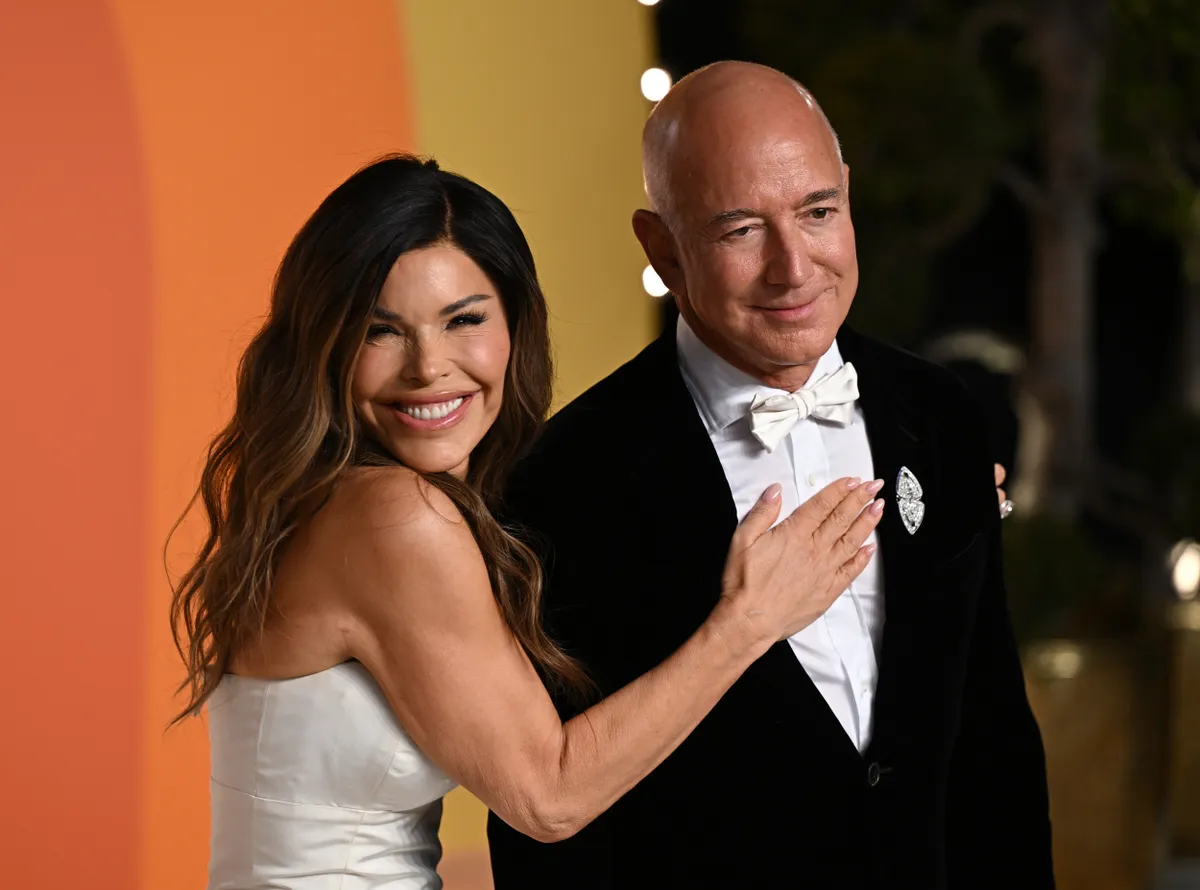 Jeff Bezos és Lauren Sánchez Beverly Hills-i villájában tartották Kris Jenner 70. születésnapi buliját