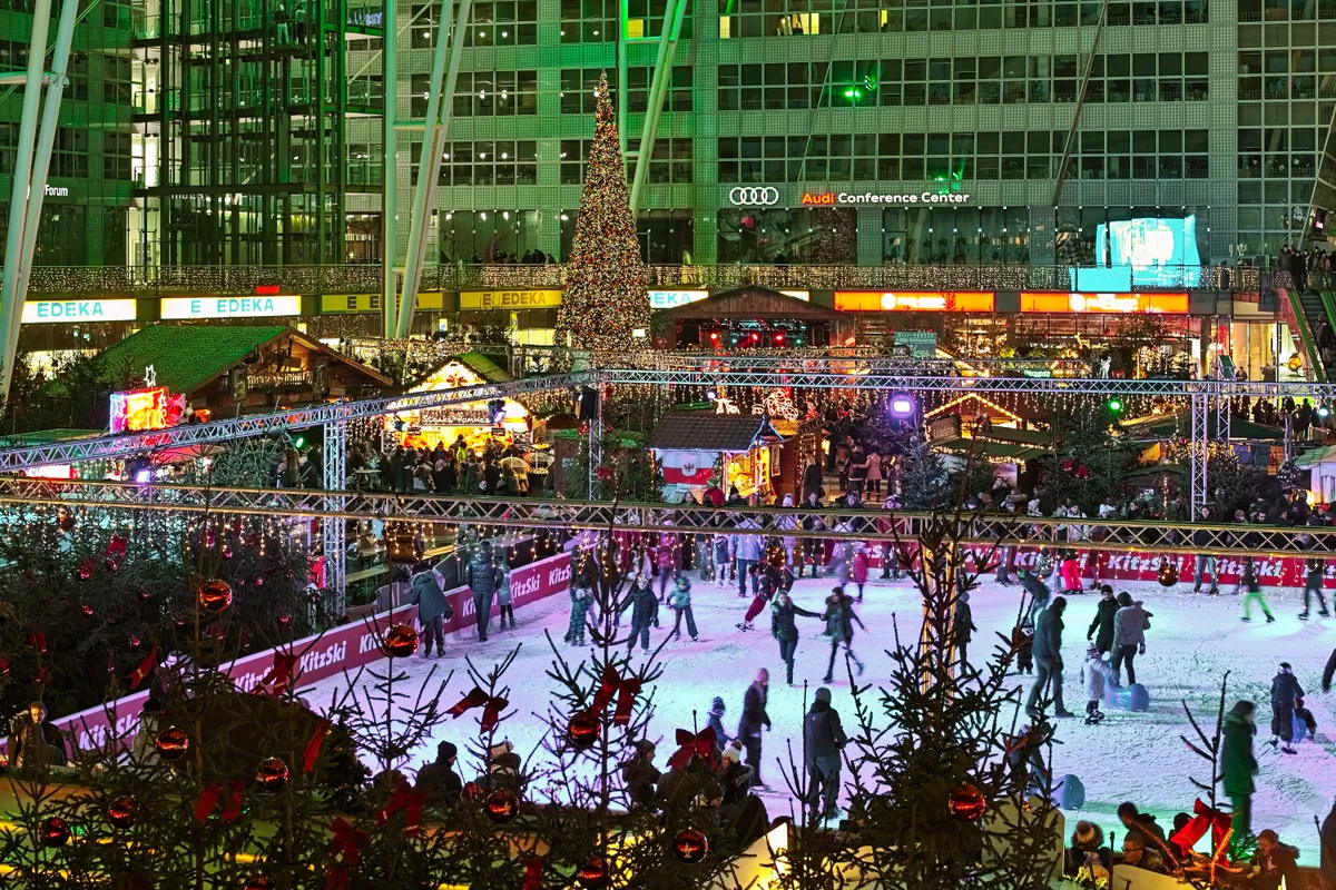 karácsonyi vásár a müncheni repülőtéren