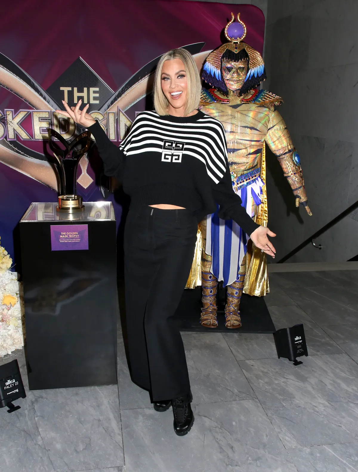 Jenny McCarthy az Álarcos énekes című műsor állandó zsűritagja