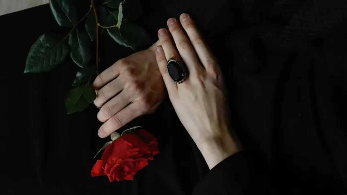 Megszólalt az összetört anya, lánya ezért vetett véget az életének – „Nem vettem komolyan a jeleket”