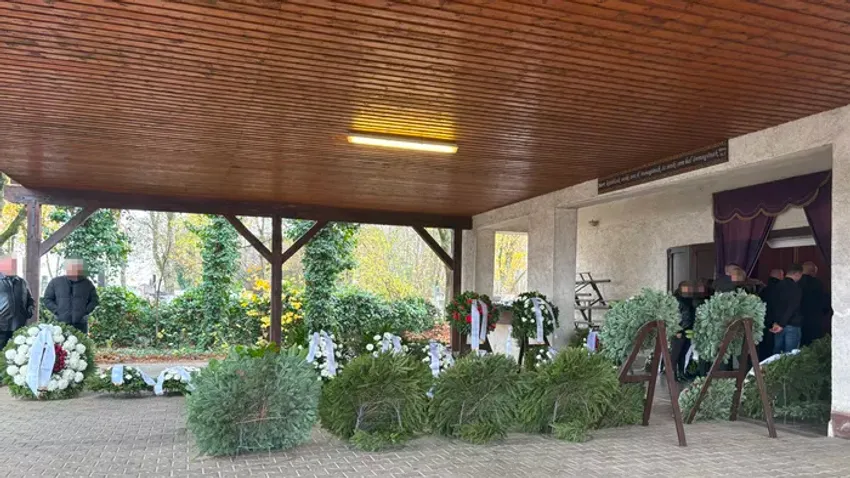 Szentmártonkátai vonatbaleset: eltemették az autó sofőrjét