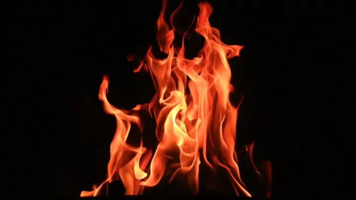 Most kaptuk: szirénáktól hangos a környék, lángokban áll az M1-es