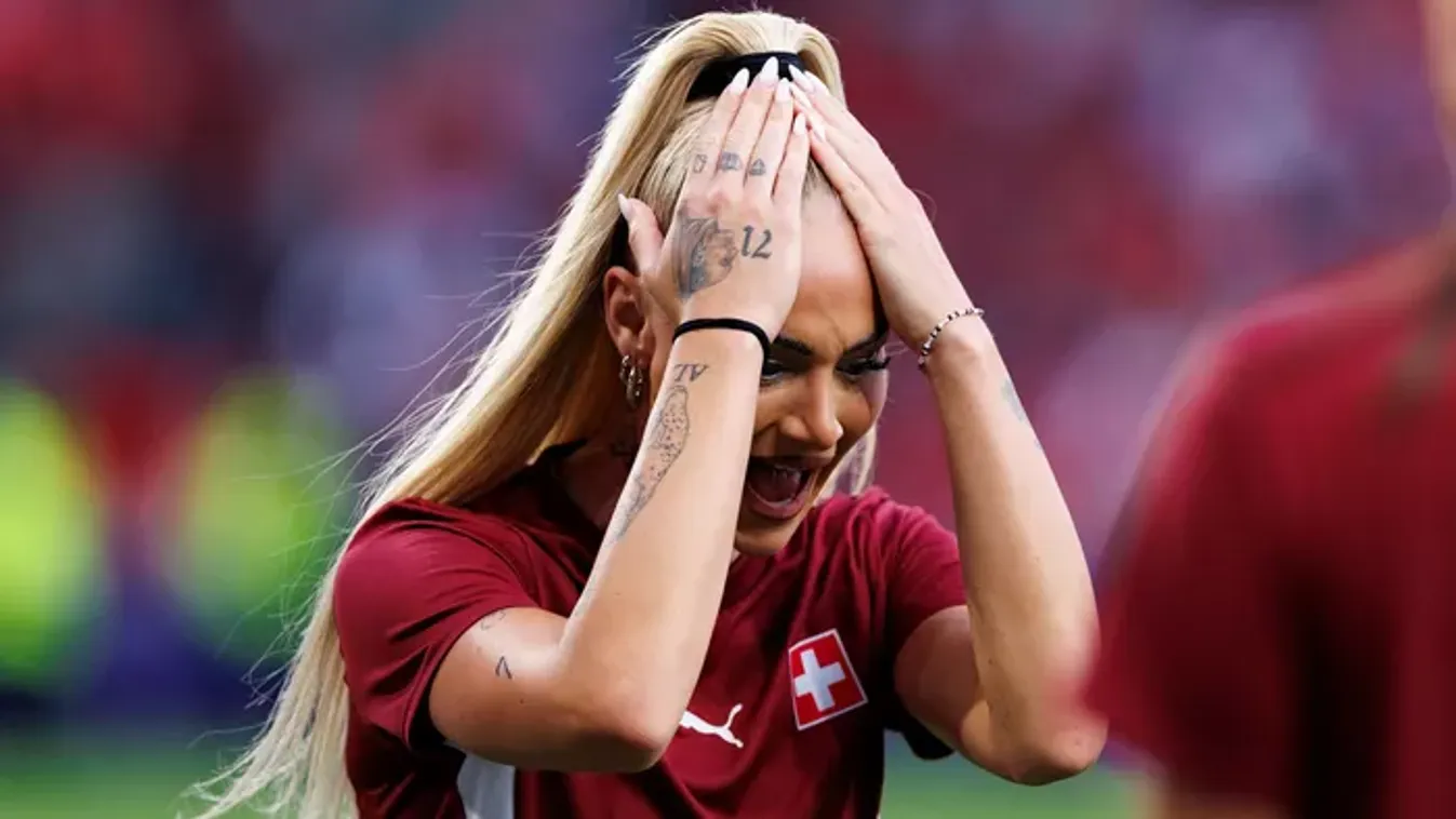 Új szintre emelte a vetkőzést a világ legszexibb focistanője