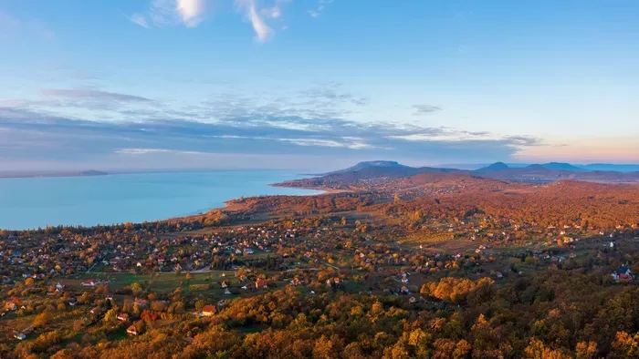 Az őszi Balaton varázslatos színei