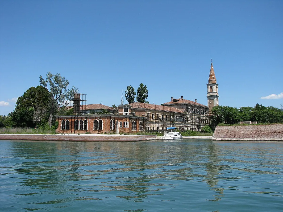 a velencei Poveglia szigetére ma tilos belépni