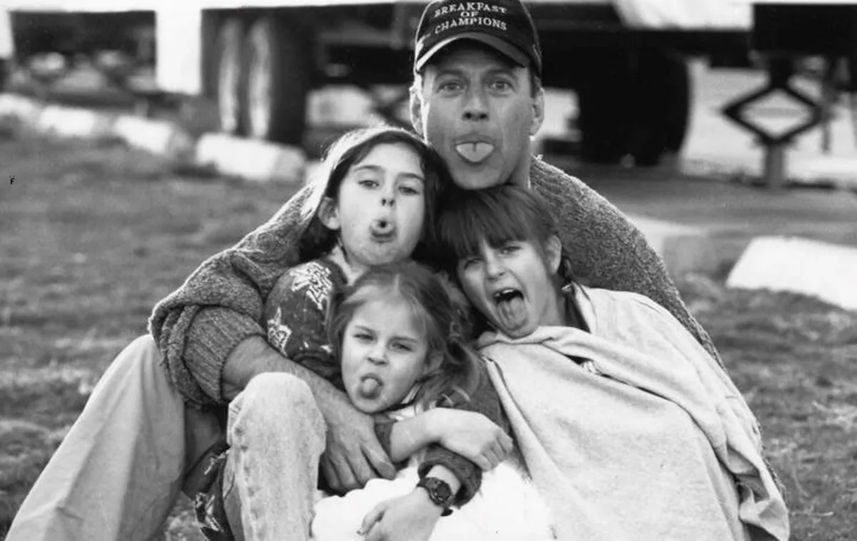 Bruce Willis demenciával folytatott küzdelme új szintre lépett: már előfordul, hogy fel sem ismeri lányait