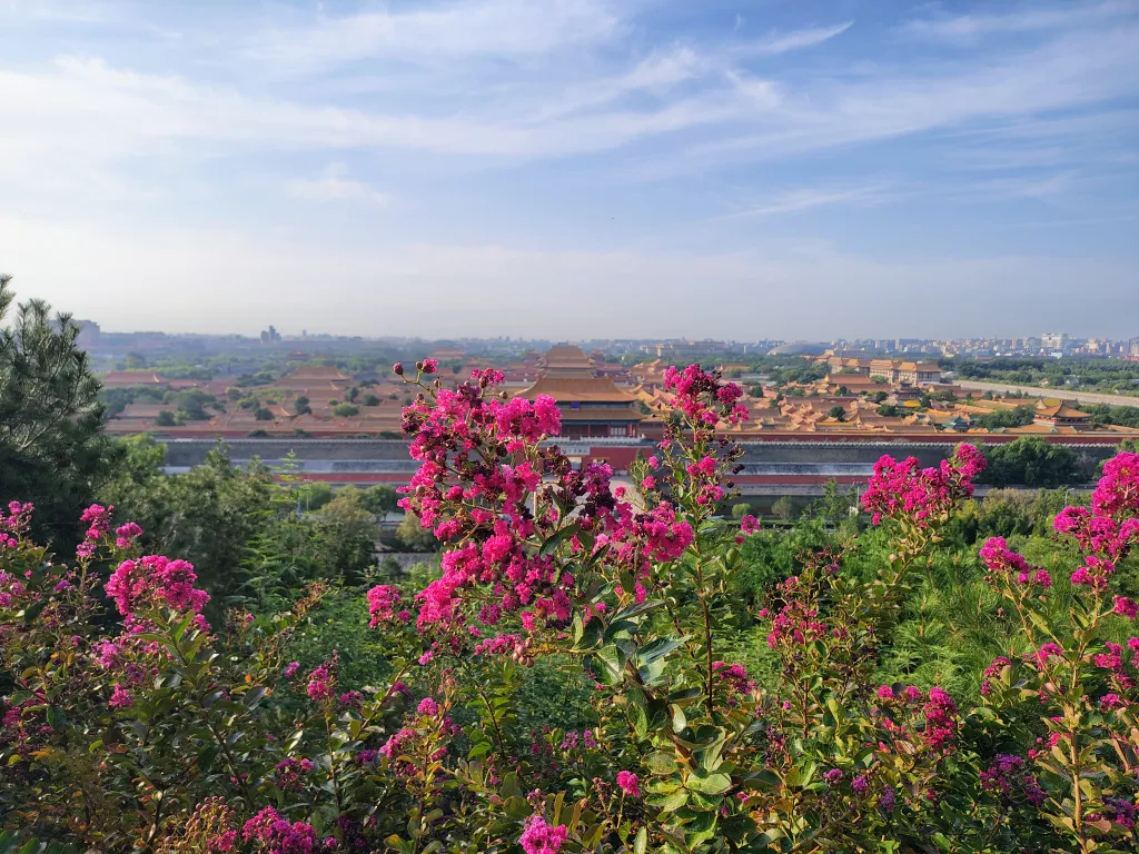 Peking: a távolban a Tiltott város, ahová előzetes regisztrációval lehet csak belépni, ha szeretnéd megnézni, ne felejts el időben regisztrálni.