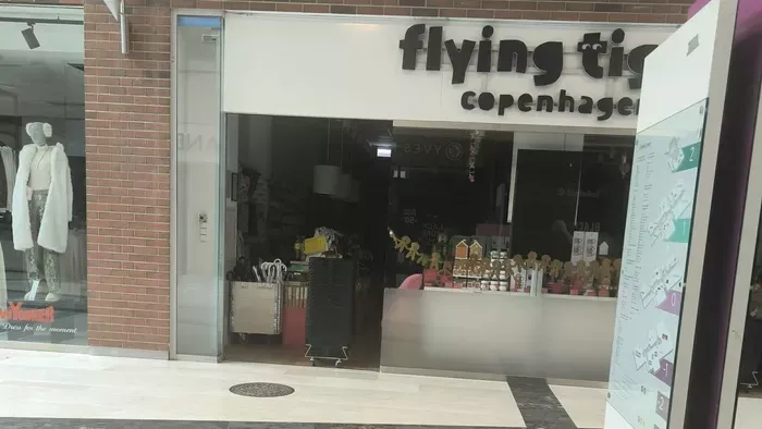 Sötétség lepte el a Corvin Plázát: tehetetlenek az eladók