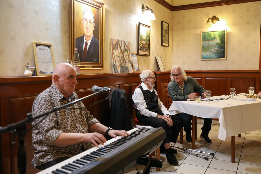 Müller Péter zártkörű könyvbemutató
November 6
2025.11.06. 18 óra, Torockó Vendéglő, Bp. Martinovics tér 2.
Peter-Fuzy-Gabor 