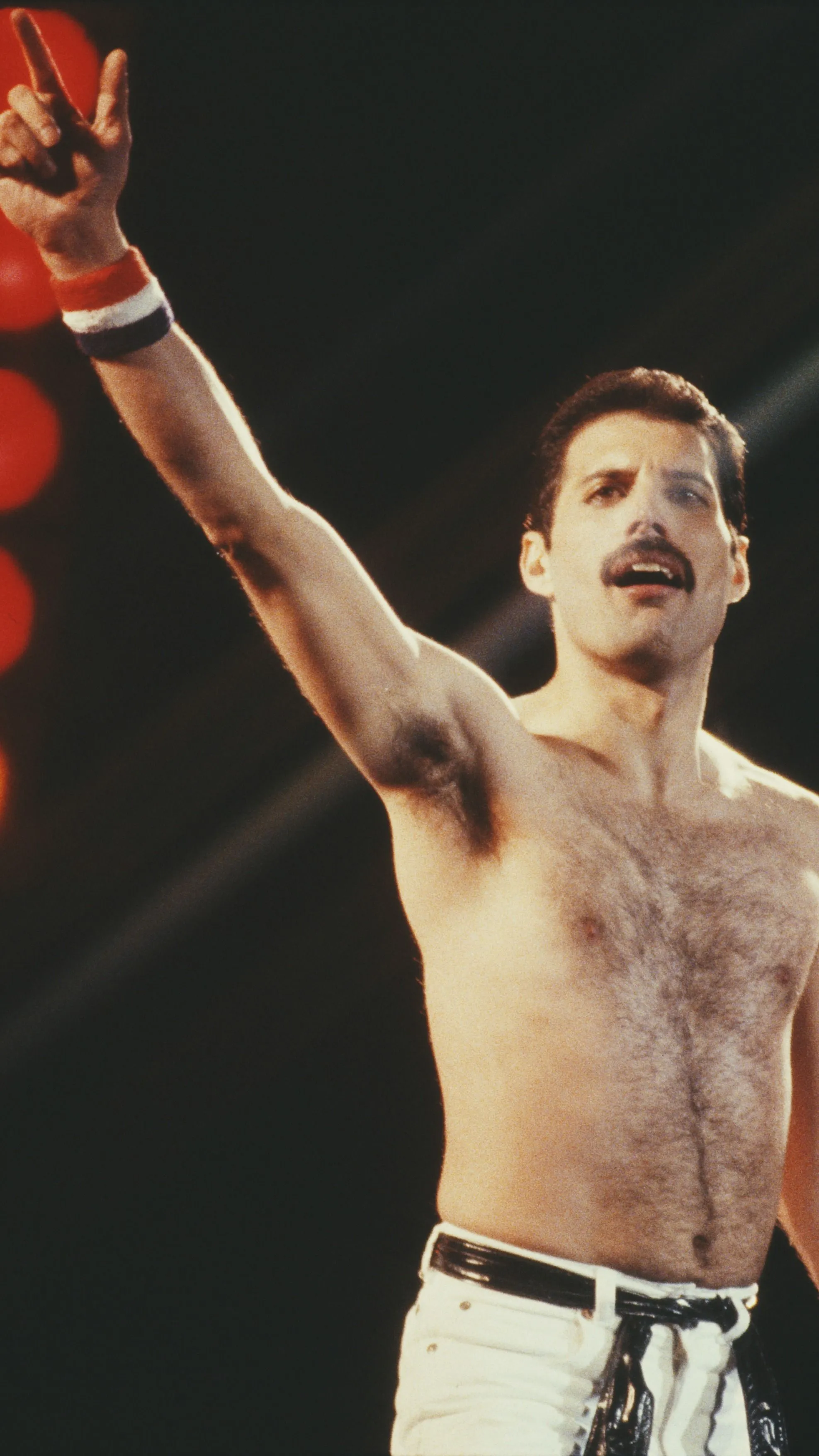 40 éve énekelte el Freddie Mercury a Tavaszi szél vizet áraszt című magyar népdalt a Népstadionban!