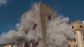 Összeomlott a híres római torony: többen megsérültek, egy munkás a romok alatt rekedt