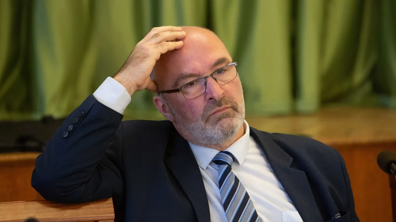 "Pikó Andrásnak nincs más út, csak a lemondás!"