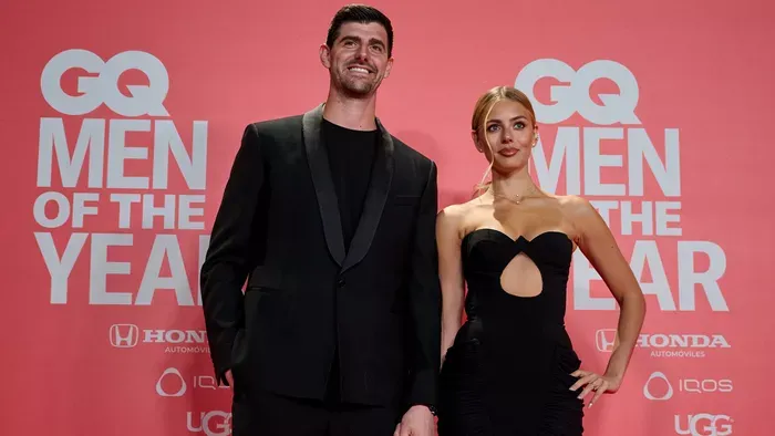 Melltartó nélkül vonult a sztárkapus felesége