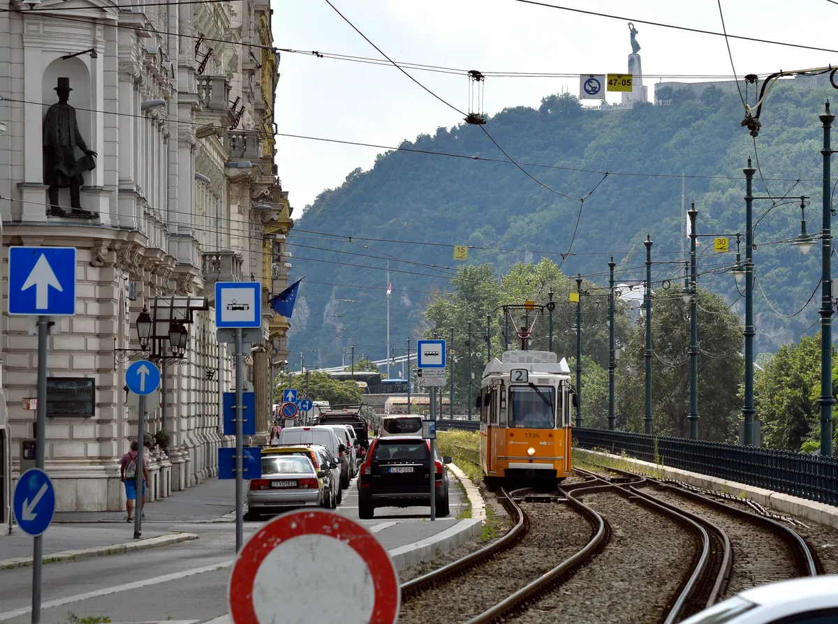  budapesti látkép napjainkban a 2-es villamossal